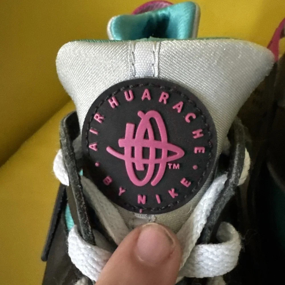 Nike Air Huarache Black Pink South Beach Men Size 12 Running Shoe DD1068 -004